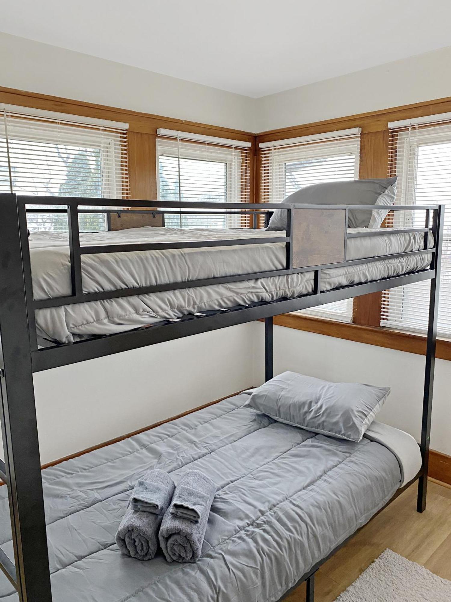 Lux 3Br, Steps From Airport, U Of R & Grocery Stores Rochester Eksteriør billede